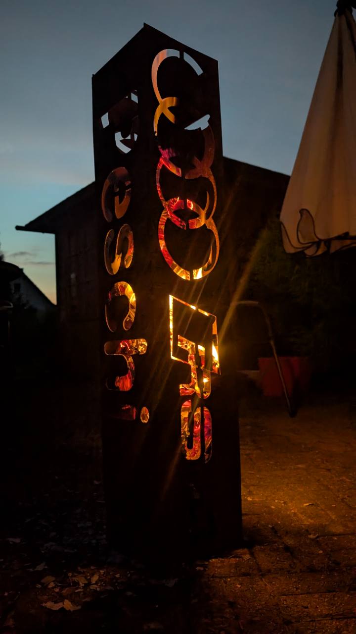Feuertonne Peschi Audi Logo Detail bei Nacht