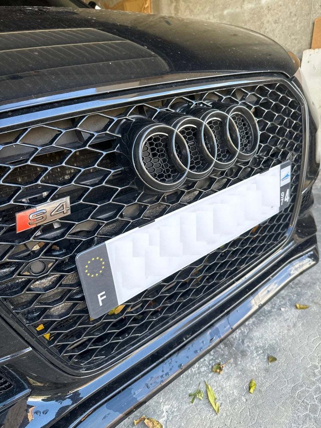 Frankreich Kennzeichenhalter für Audi RS Wabengrill Klemmung rahmenlos Alu - Bild 2