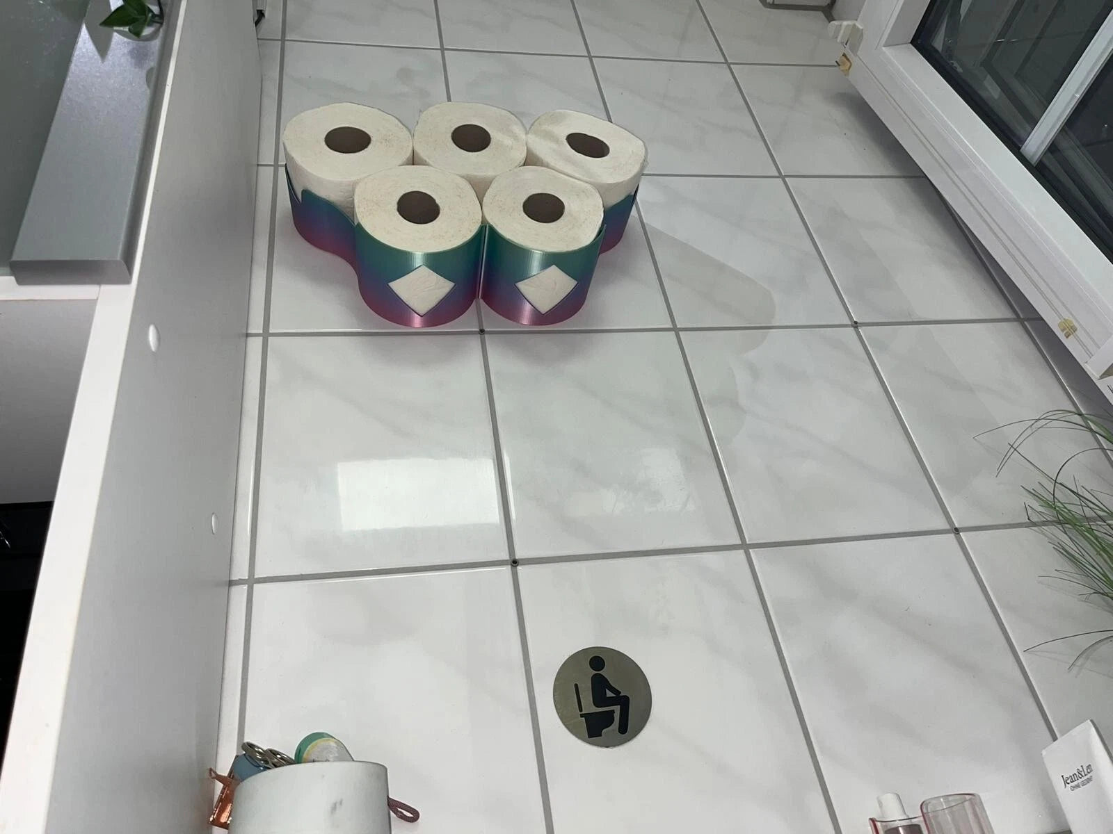 Toilettenpapierhalter mit Klorollen-Vorratsschale - Bild 1