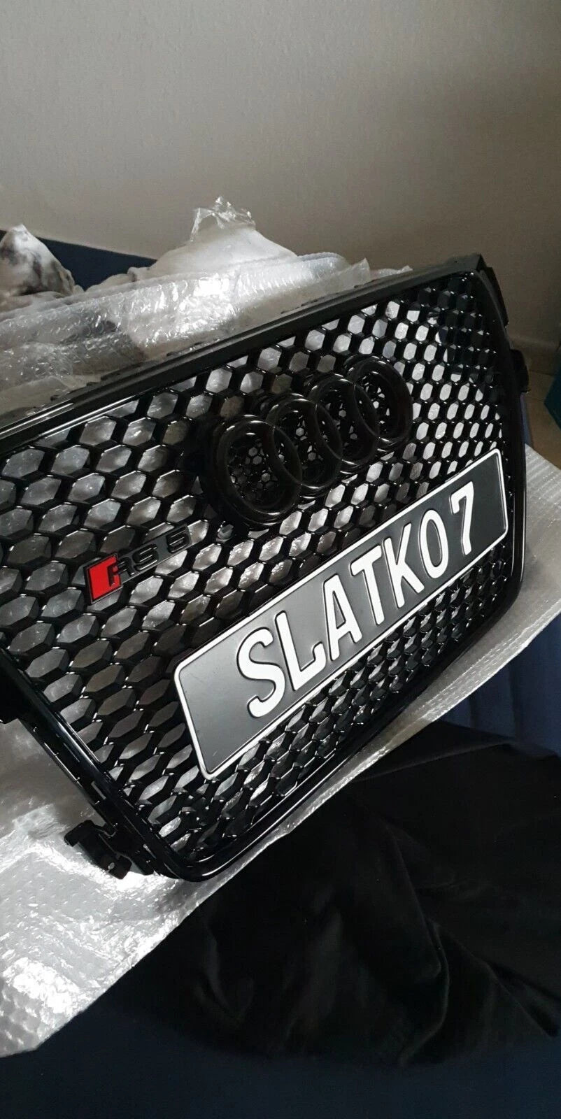 Kennzeichenhalter für Audi RS Wabengrill Klemmung rahmenlos Alu Kennzeichen Deu - Bild 2