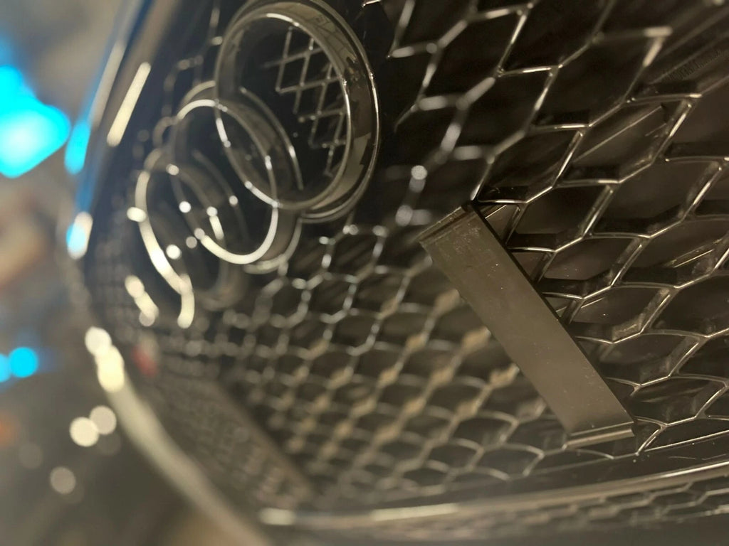 Kennzeichenhalter für Audi RS Wabengrill Klemmung rahmenlos Alu Kennzeichen Deu - Bild 3