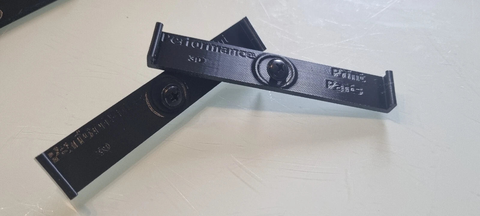 schraubbarer Kennzeichenhalter UNIVERSAL Rahmenlos Klemmung 3D Kennzeichen - Bild 1