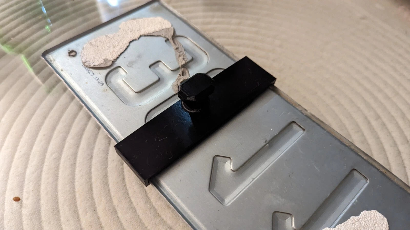 Frankreich Kennzeichenhalter für Audi RS Wabengrill Klemmung rahmenlos Alu - Bild 9