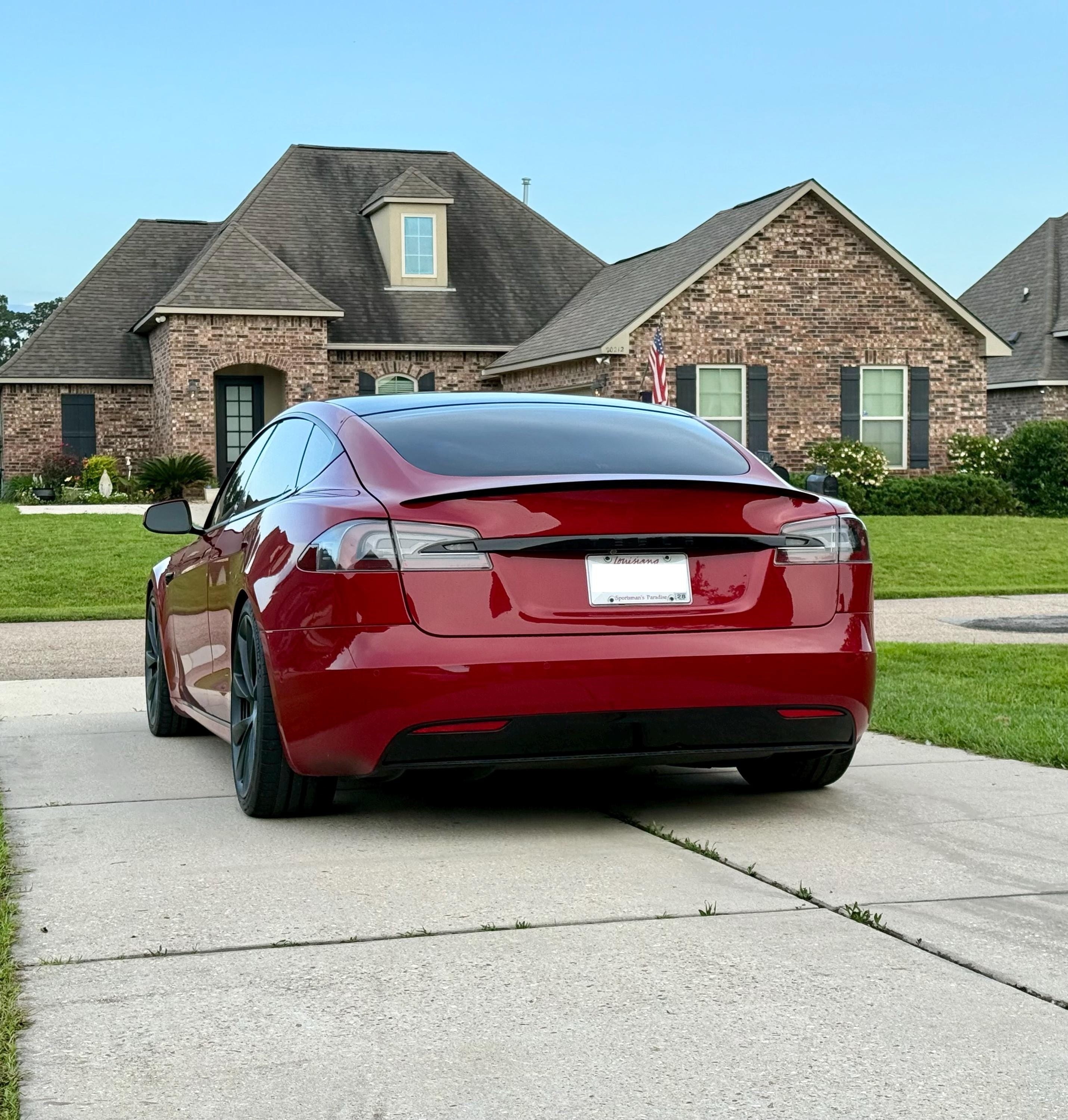 Tesla Model S Tieferlegung Low Links - Heckansicht